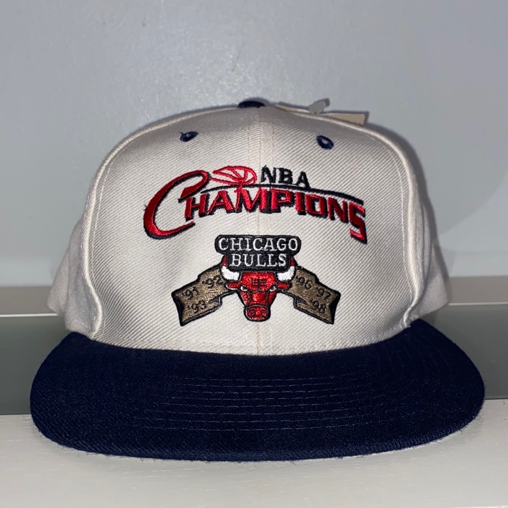 New Vintage 90’s Logo 7 CHICAGO BULLS Snapback NBA Champions Hat Cap VTG-NWT